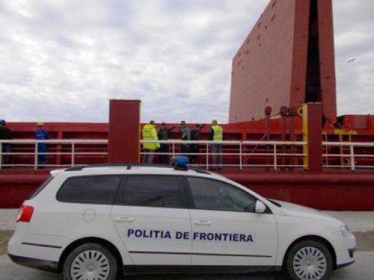 Trei pasageri clandestini din Maroc, depistaţi în Portul Midia de poliţiştii de frontieră constănţeni